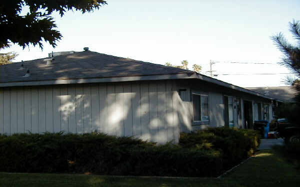 404 Orange St in Turlock, CA - Building Photo - Building Photo