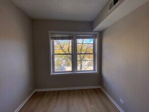 4530 N Lincoln Ave, Unit 201 in Chicago, IL - Building Photo - Building Photo