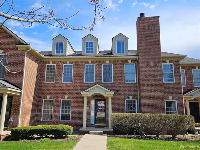 property at 264 Village Way S