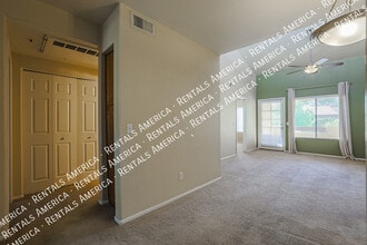 7008 E Gold Dust Ave in Paradise Valley, AZ - Foto de edificio - Building Photo