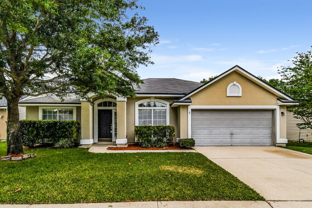 9135 Prosperity Lake Dr in Jacksonville, FL - Building Photo