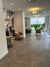 887 Farmington Ave in West Hartford, CT - Building Photo - Building Photo