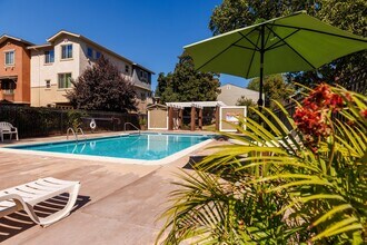 Castilian Apartments in Concord, CA - Building Photo - Building Photo