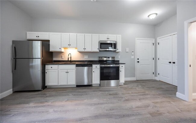 6899 Post Rd in North Kingstown, RI - Building Photo - Building Photo