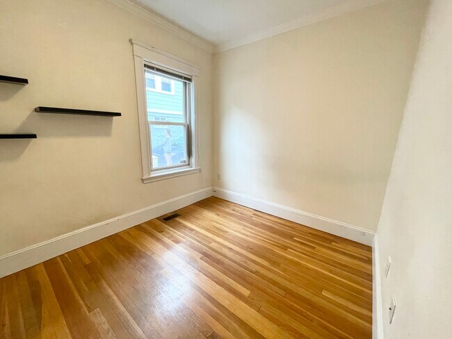 15 Sunset St, Unit 1 in Boston, MA - Foto de edificio - Building Photo