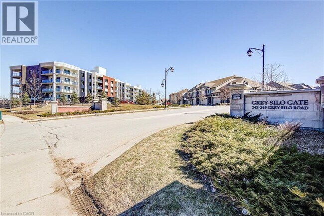 245 Grey Silo Rd in Waterloo, ON - Building Photo - Building Photo