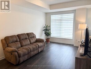 77 Riley Reed Ln in Richmond Hill, ON - Building Photo - Building Photo