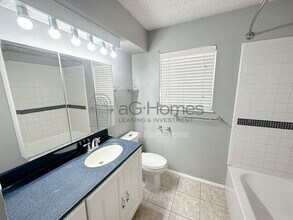 7609 NW 28th St in Bethany, OK - Building Photo - Building Photo