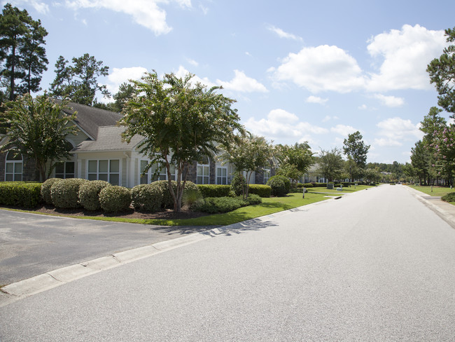 8800 Dorchester Rd in North Charleston, SC - Foto de edificio - Building Photo