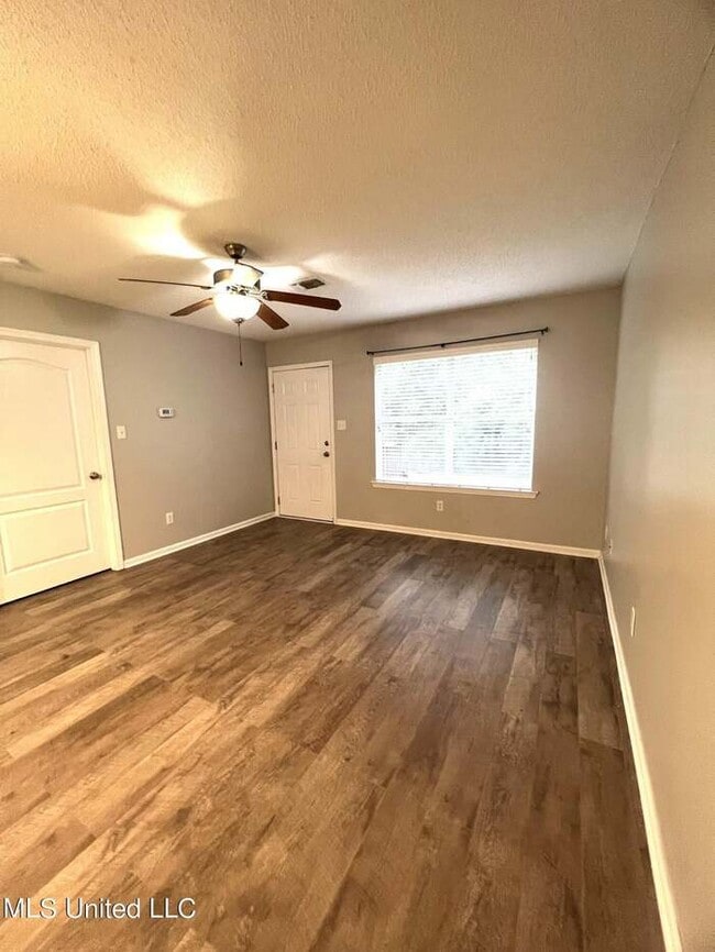 4 Ivy Cove in McHenry, MS - Building Photo - Building Photo