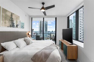 601 NE 1st Ave in Miami, FL - Building Photo