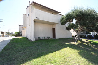 2222 Harriman Ln in Redondo Beach, CA - Building Photo - Building Photo