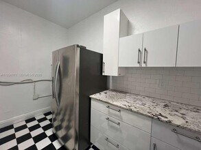 2661 NW 33rd St in Miami, FL - Building Photo - Building Photo