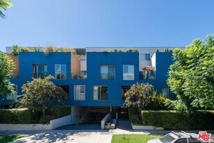 855 Croft Ave in Los Angeles, CA - Building Photo