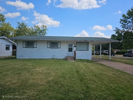 10400 Hobkirk Dr in St. Louis, MO - Building Photo