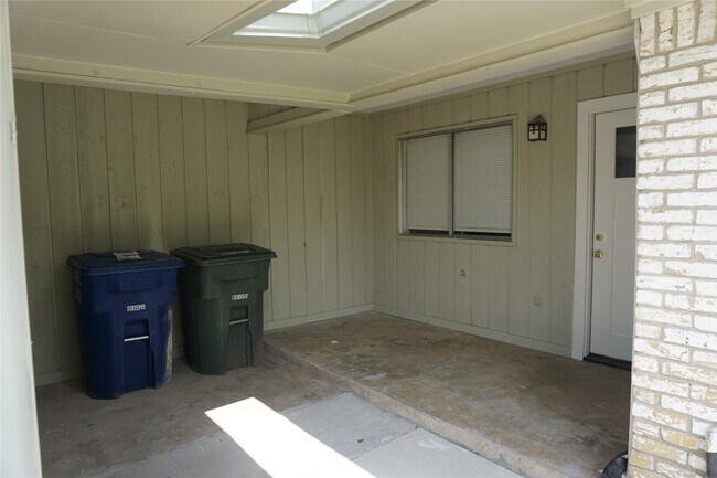 1915 Normal Park Dr in Huntsville, TX - Building Photo - Building Photo