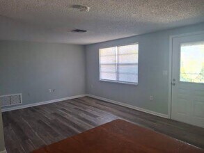 8724 Sabal Way in Port Richey, FL - Building Photo - Building Photo