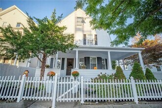 184 Webster Ave, Unit Apt2 in Providence, RI - Foto de edificio - Building Photo