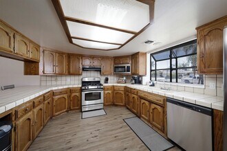 4304 Milo Ave in Bakersfield, CA - Building Photo - Building Photo