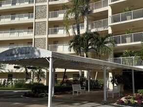 3507 Oaks Way in Pompano Beach, FL - Building Photo - Building Photo
