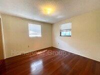 4717 Phoenix Ave photo'