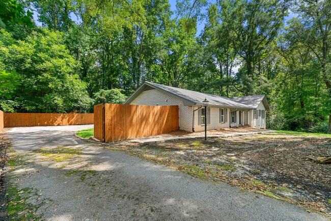 1300 Milstead Ave NE in Conyers, GA - Building Photo - Building Photo