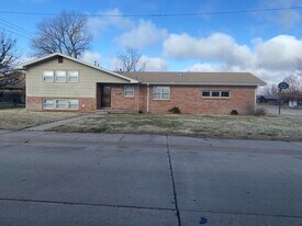 2409 Jackson St in Great Bend, KS - Building Photo