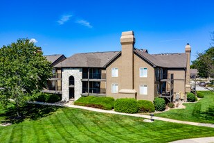 Deerfield Apartments in Olathe, KS - Building Photo