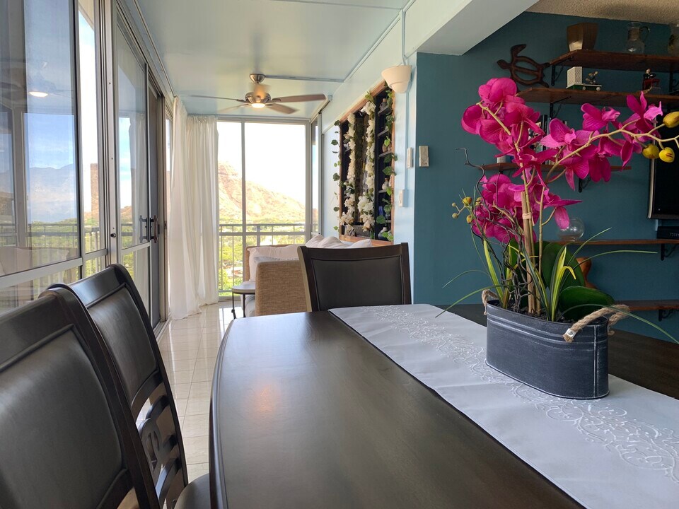 2575 Kuhio Ave, Unit 1404 in Honolulu, HI - Building Photo