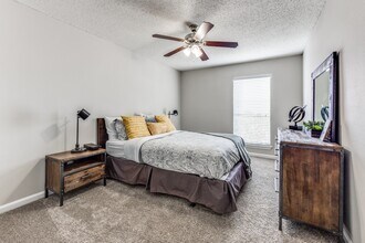 Riviera on Normandy in Houston, TX - Building Photo - Building Photo