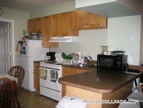 883 Huntington Ave, Unit G-4 in Boston, MA - Foto de edificio - Building Photo