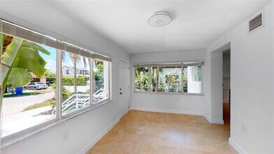 2915 SW 24th St in Miami, FL - Building Photo - Building Photo
