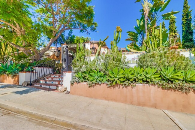 3014 Xenophon St-Unit -Unit D in San Diego, CA - Building Photo - Building Photo