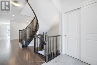 68 Ralph Erfle Wy in Ottawa, ON - Building Photo - Building Photo