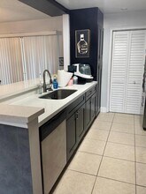 4952 Sheridan St in Hollywood, FL - Building Photo - Building Photo