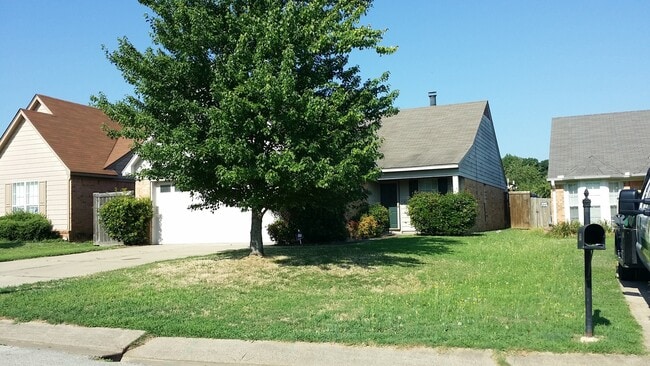 5513 Bradley Dr in Southaven, MS - Building Photo - Building Photo