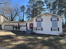 4013 Stoneview Cir in Stone Mountain, GA - Building Photo