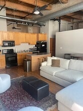 215 N Aberdeen St, Unit 207B in Chicago, IL - Building Photo - Building Photo