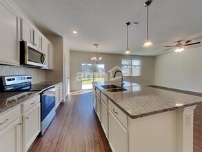 5804 Hampton Creek Rd in Jacksonville, FL - Foto de edificio - Building Photo