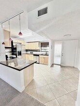 8632 NW 34th Pl in Sunrise, FL - Building Photo - Building Photo