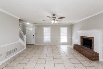 10156 Phillips Dr in Olive Branch, MS - Foto de edificio - Building Photo