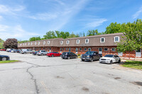 Westwood Court Townhouses in West Springfield, MA - Building Photo - Building Photo