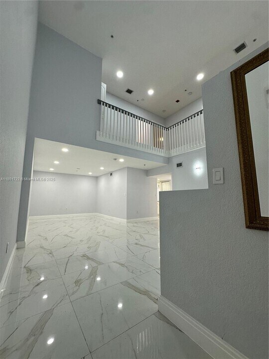 17425 NW 75th Pl in Hialeah, FL - Building Photo