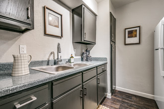 Volara Apartments in Dallas, TX - Building Photo - Building Photo