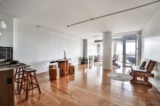 132 Lakefront Blvd in Buffalo, NY - Building Photo - Building Photo