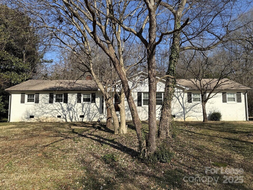 1045 Dooley Dr in Charlotte, NC - Foto de edificio