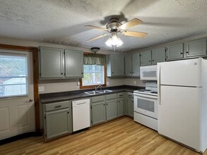 94 Lewiston Rd in Gray, ME - Building Photo - Building Photo