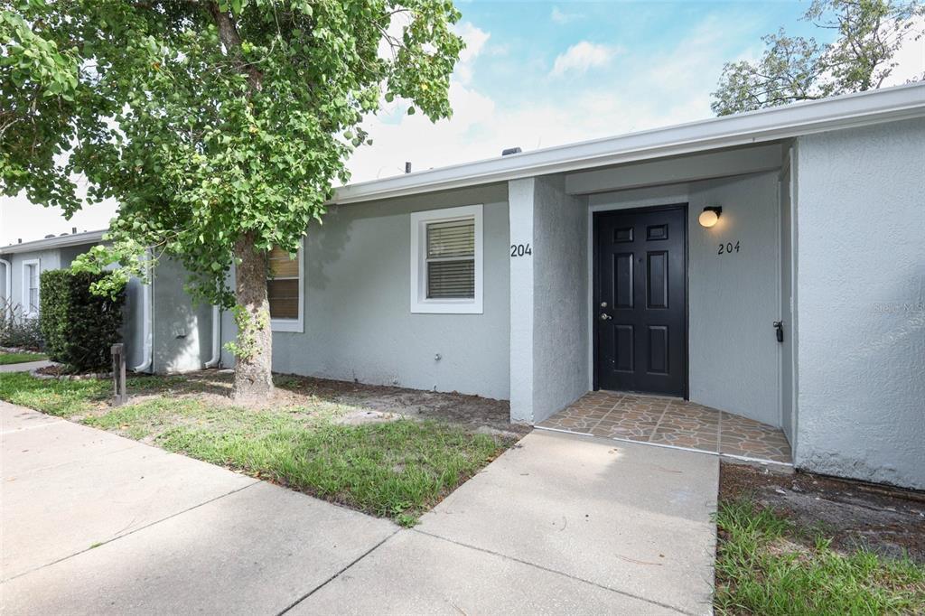 204 Dorchester Square in Lake Mary, FL - Foto de edificio