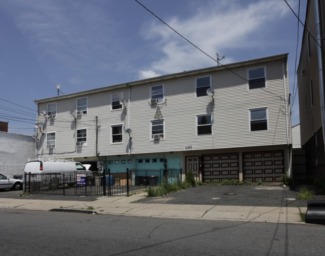 609-613 E Jersey St in Elizabeth, NJ - Building Photo - Building Photo