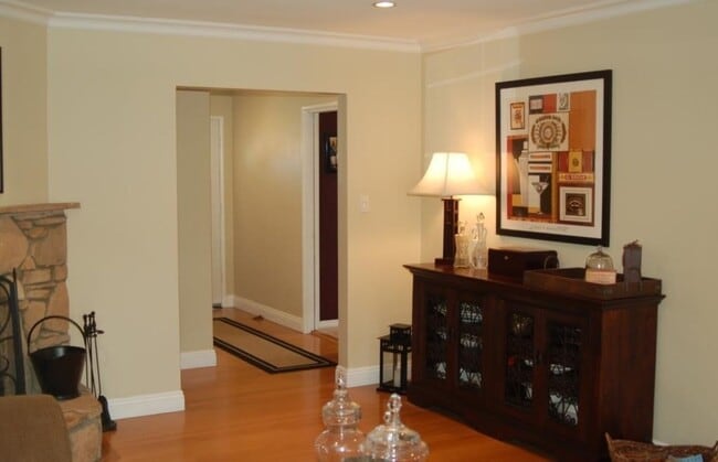 property at 1324 E Rose Ave